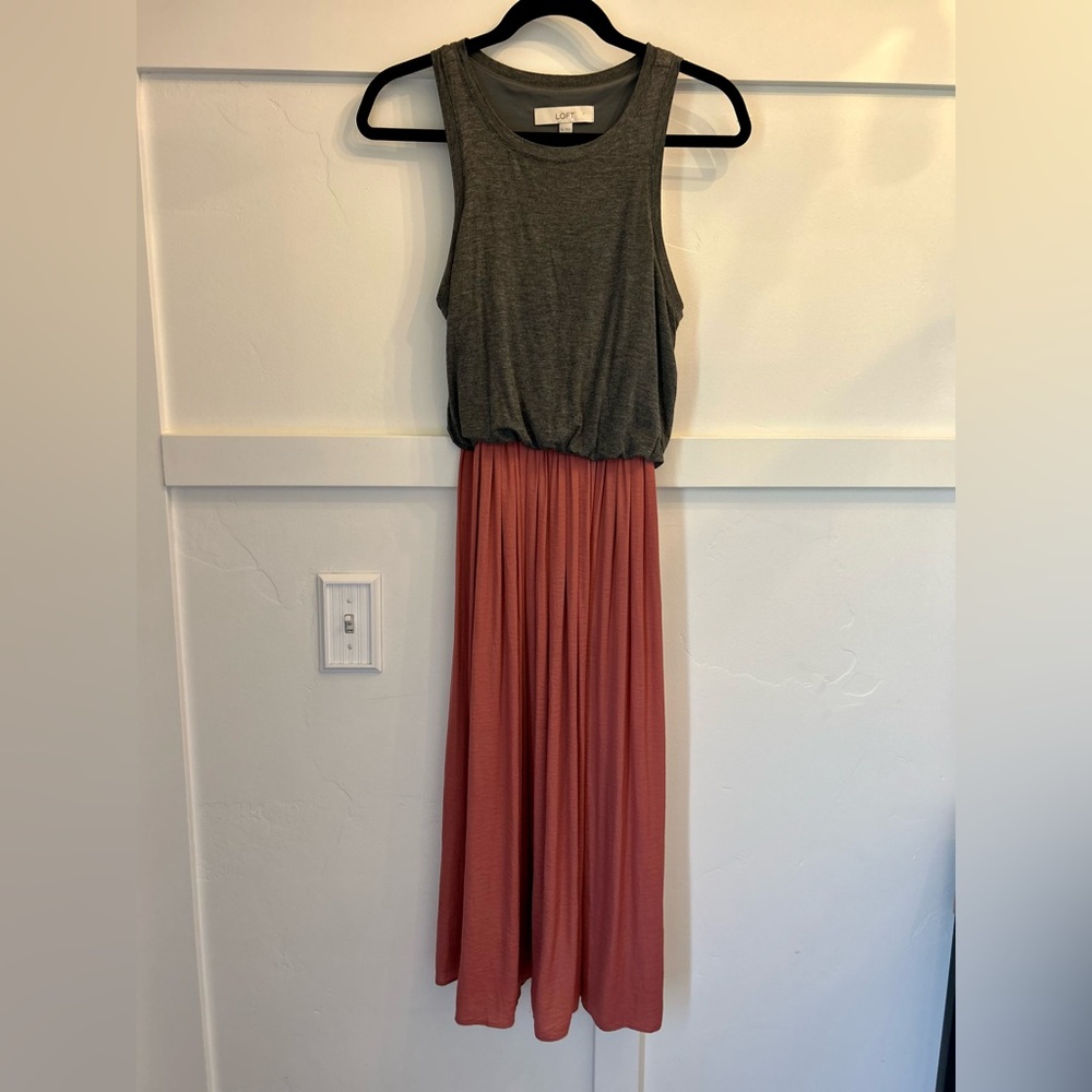 🌶️ LOFT Midi Dress Gray & Coral Soft Pleated Tank Bohemian Dress. Size XS